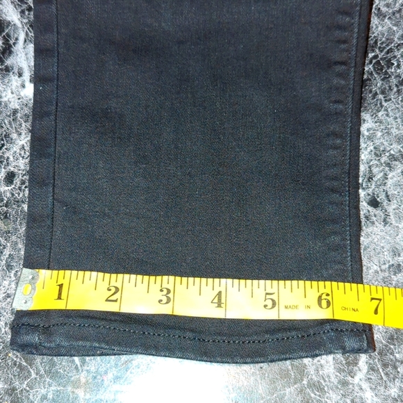 711 Skinny Black Distressed - Picture 10 of 15